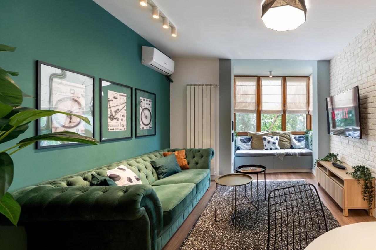 Downtown Retreat: Spacious 2-Br By Unirii Square Bukarest Kültér fotó