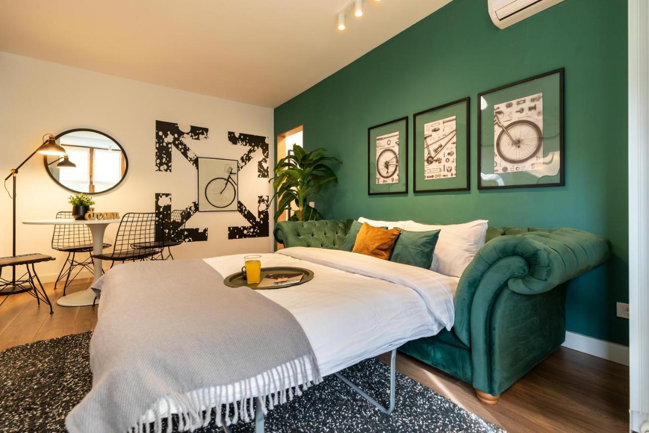 Downtown Retreat: Spacious 2-Br By Unirii Square Bukarest Kültér fotó