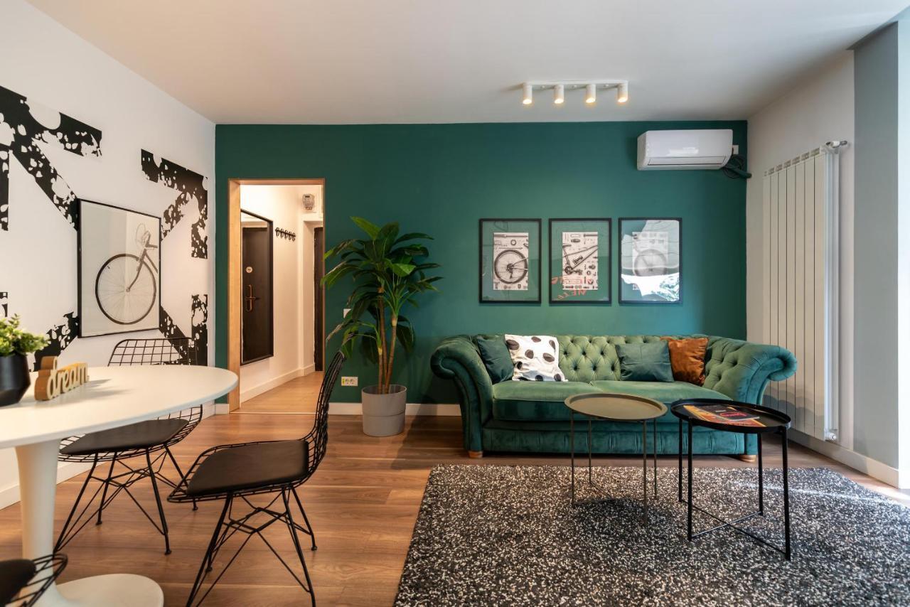 Downtown Retreat: Spacious 2-Br By Unirii Square Bukarest Kültér fotó