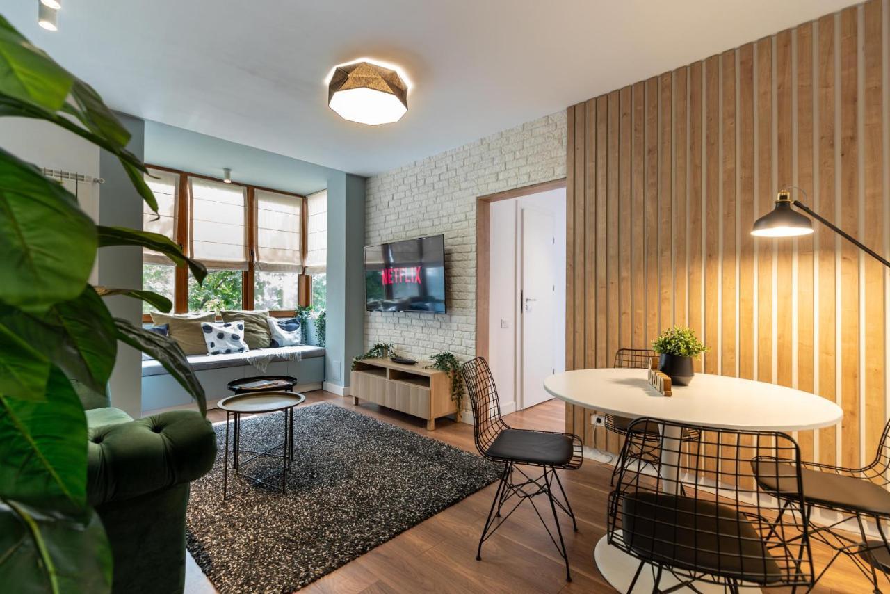 Downtown Retreat: Spacious 2-Br By Unirii Square Bukarest Kültér fotó