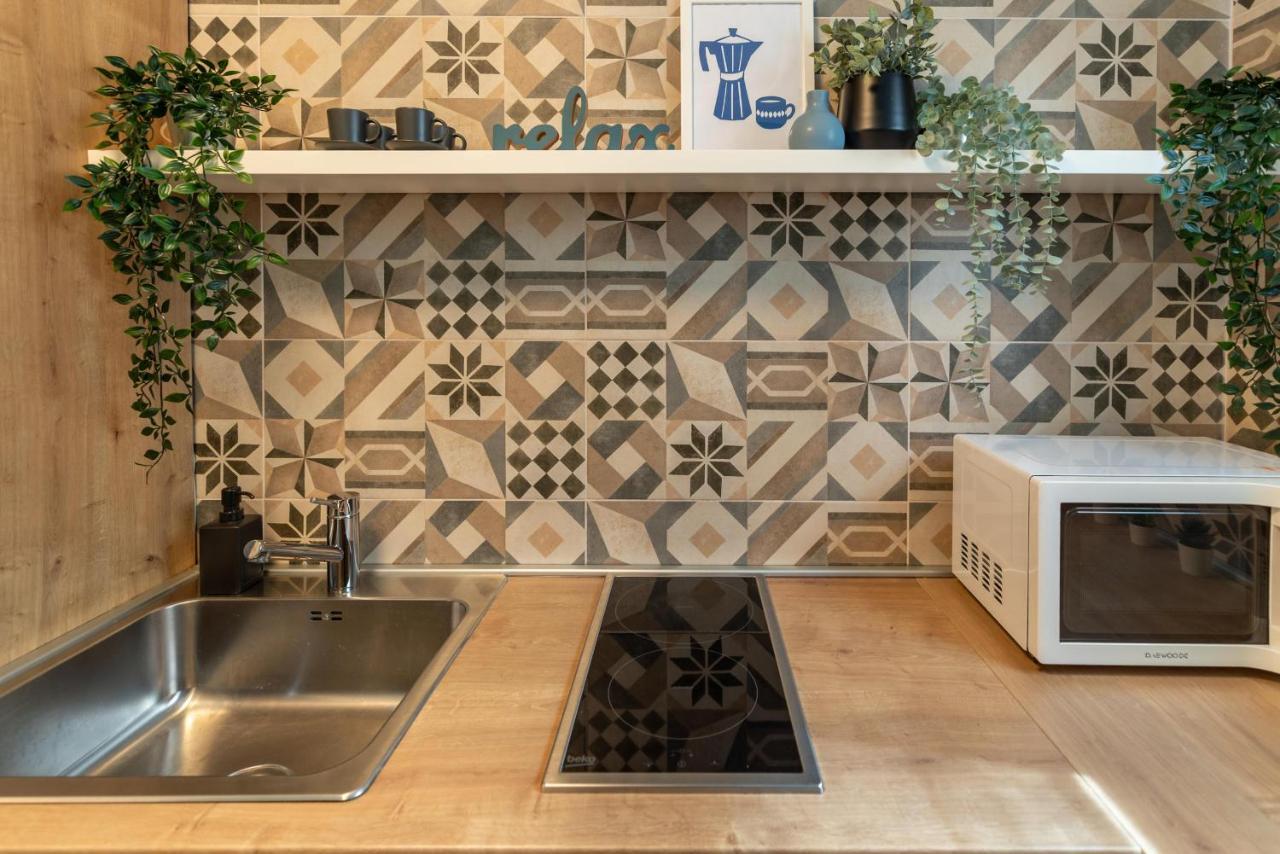 Downtown Retreat: Spacious 2-Br By Unirii Square Bukarest Kültér fotó