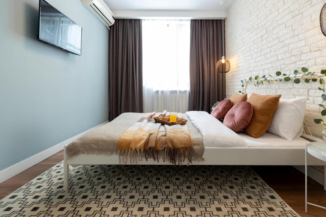 Downtown Retreat: Spacious 2-Br By Unirii Square Bukarest Kültér fotó